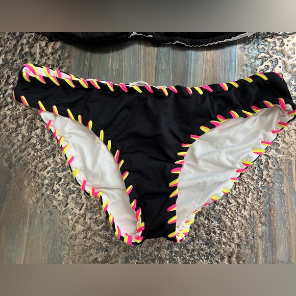 BECCA Whip Stitch reversible bikini top size D bottoms size small black white - Picture 5 of 9